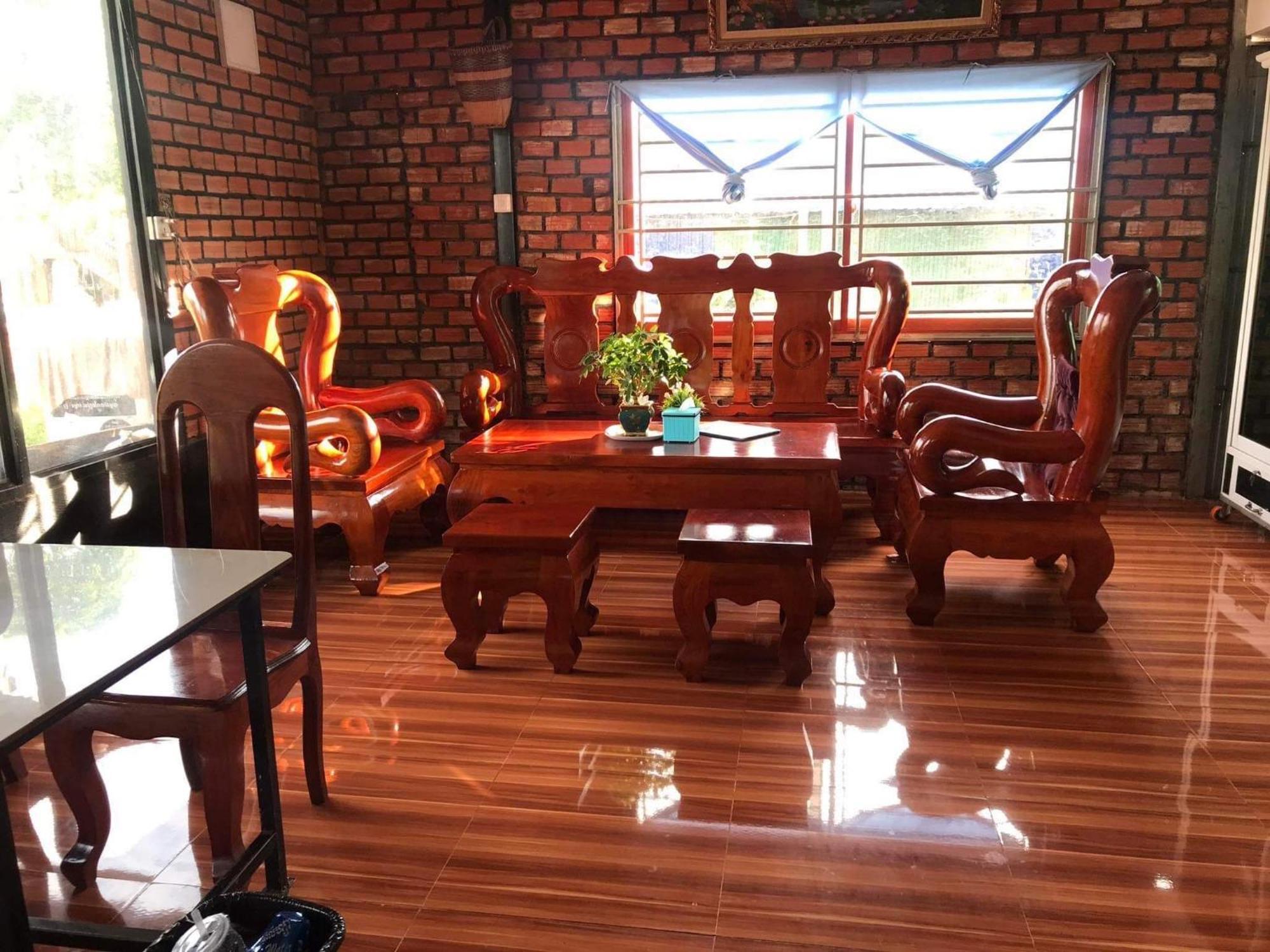 Manel Guesthouse And Restaurant 센 모노롬 외부 사진